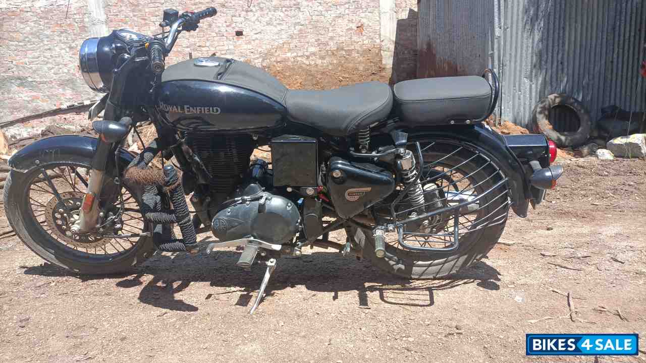 Pure Black Royal Enfield Classic 350 Single Channel BS6