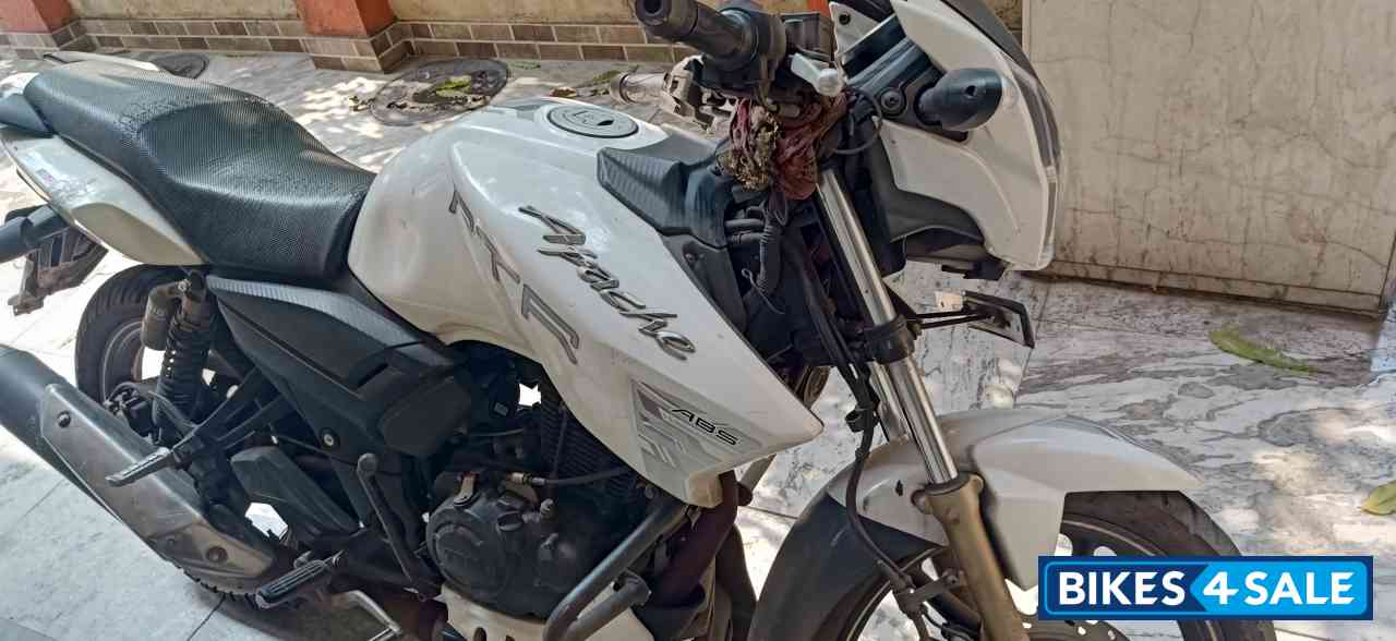White TVS Apache RTR 180 ABS