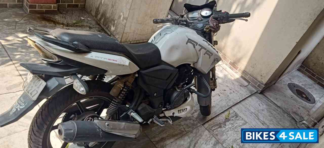 White TVS Apache RTR 180 ABS
