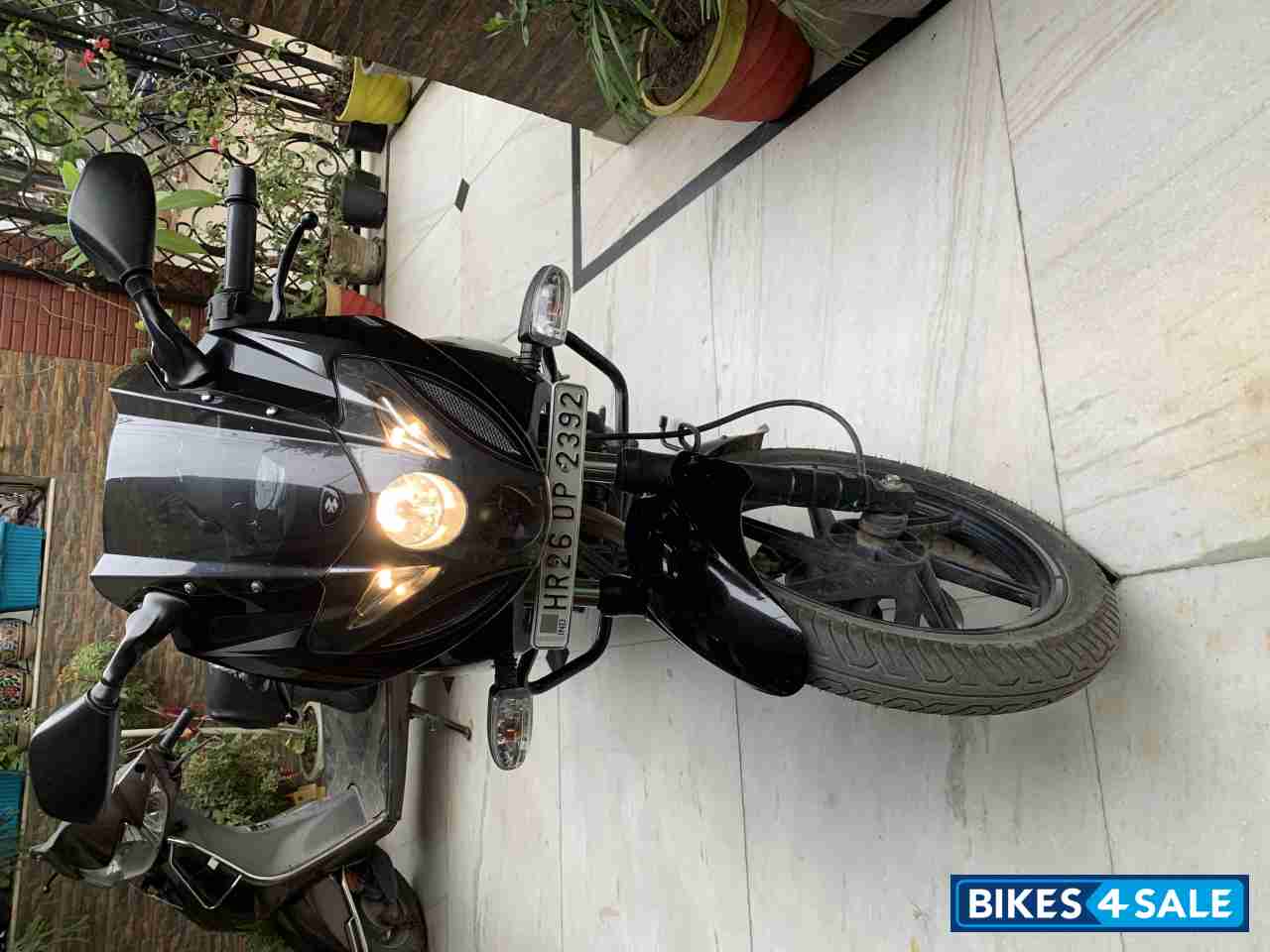 Black Bajaj Pulsar 220F