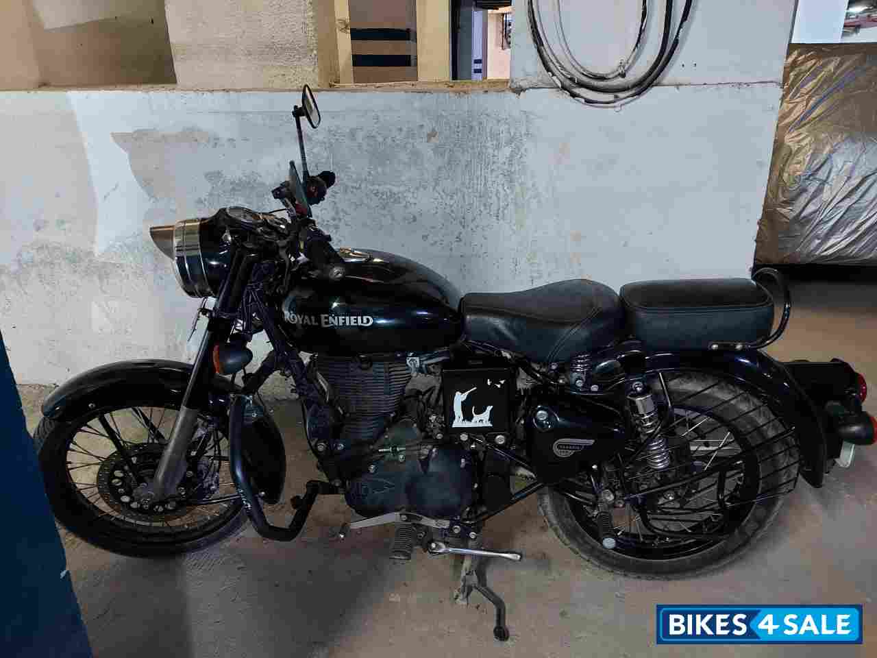 Pure Black Royal Enfield Classic 350 BS VI