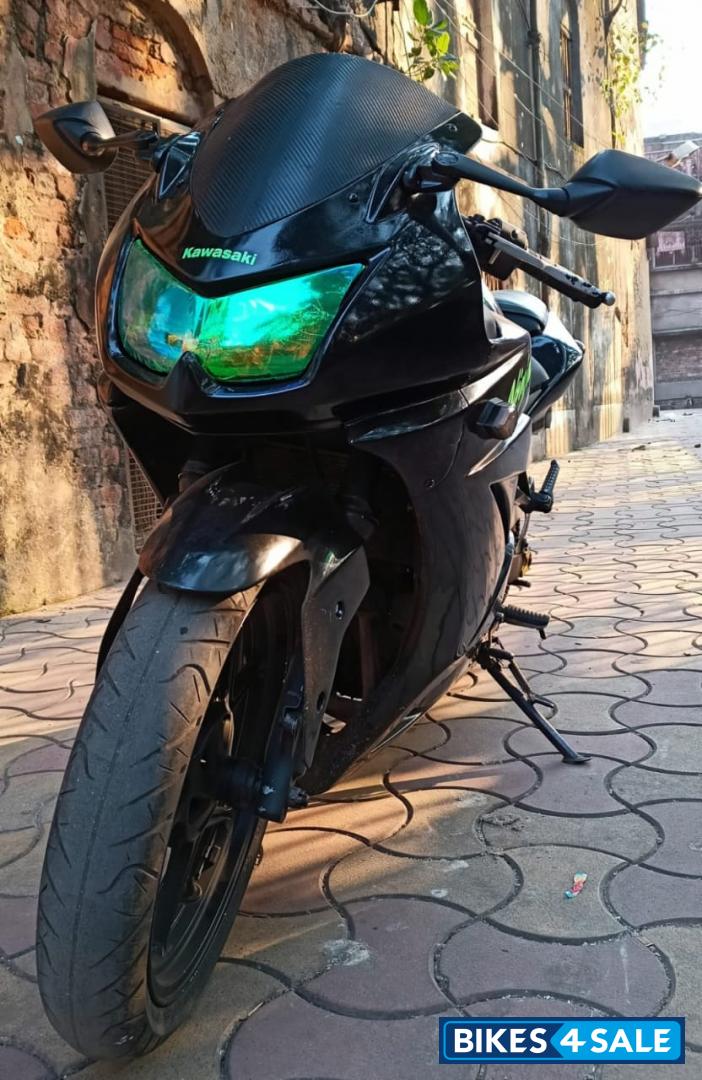 Black Kawasaki Ninja 250R