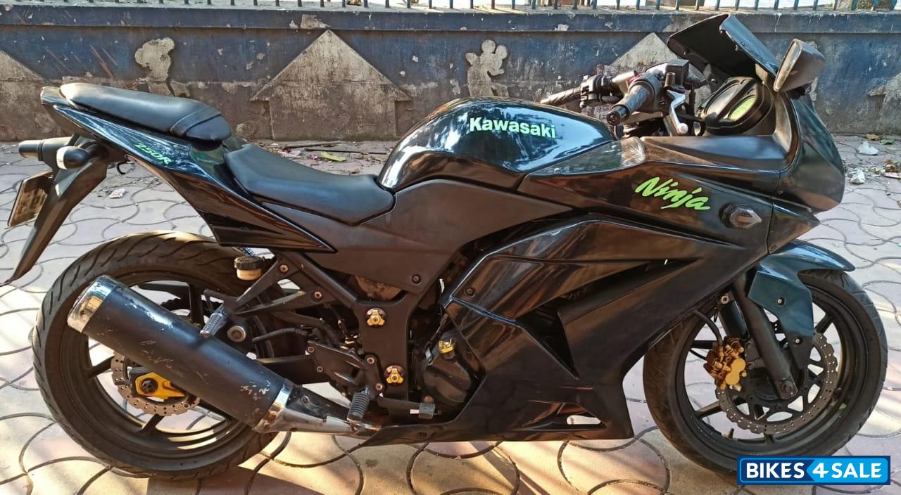 Black Kawasaki Ninja 250R