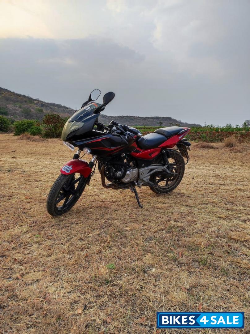 Bajaj Pulsar 220F
