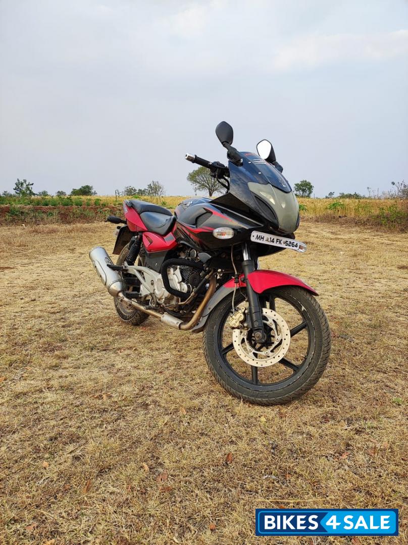 Bajaj Pulsar 220F