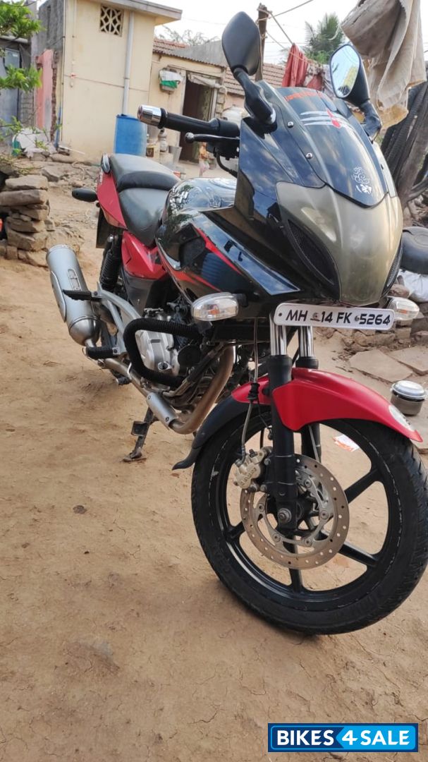 Bajaj Pulsar 220F