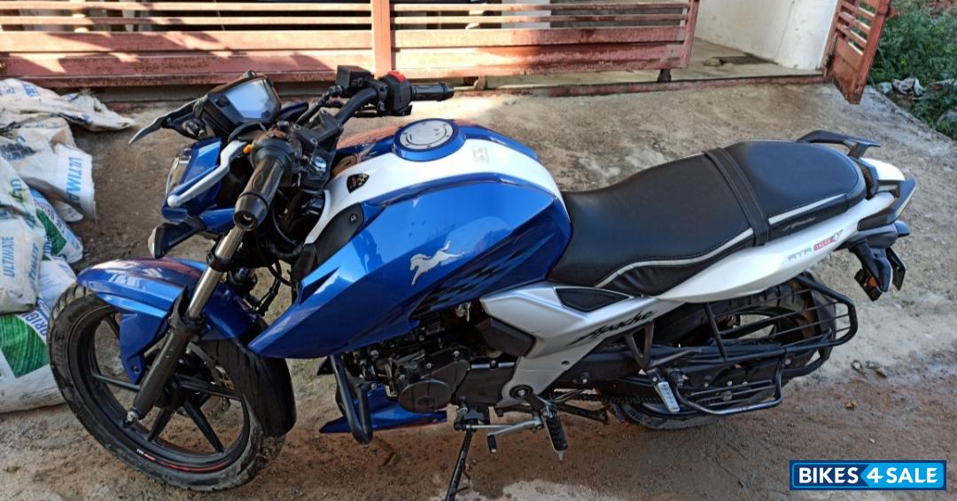 Met Blue TVS Apache RTR 160 4V