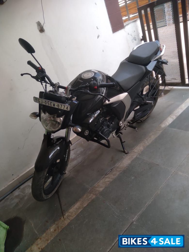 Black Yamaha FZ-S FI V2