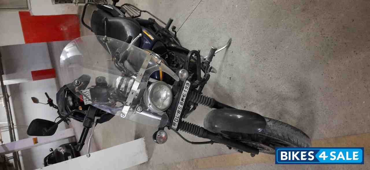 Blue Bajaj Avenger Street 150