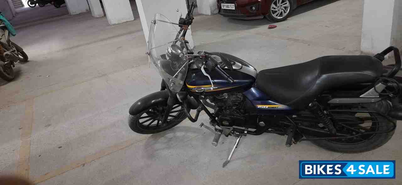 Blue Bajaj Avenger Street 150
