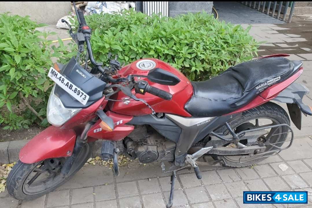 Red Suzuki Gixxer 150