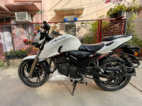 White TVS Apache RTR 200 4V