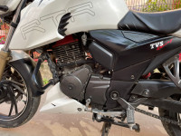 White TVS Apache RTR 200 4V