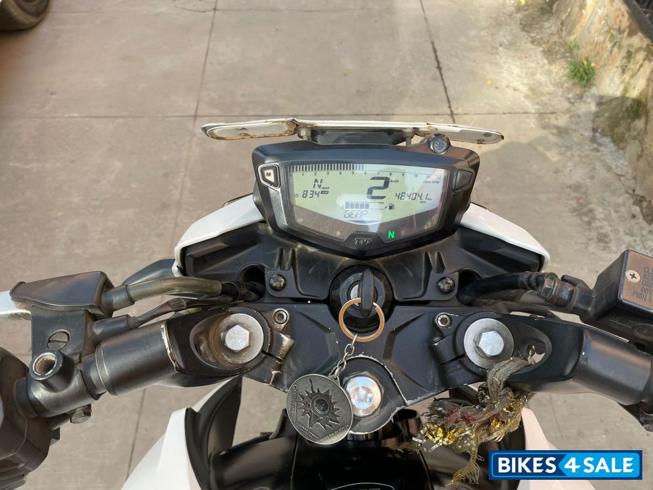 White TVS Apache RTR 200 4V