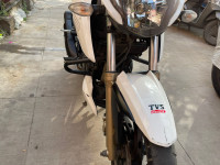 White TVS Apache RTR 200 4V