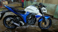 Blue/white Suzuki Gixxer 150