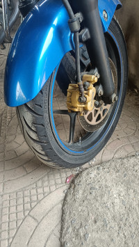 Blue/white Suzuki Gixxer 150