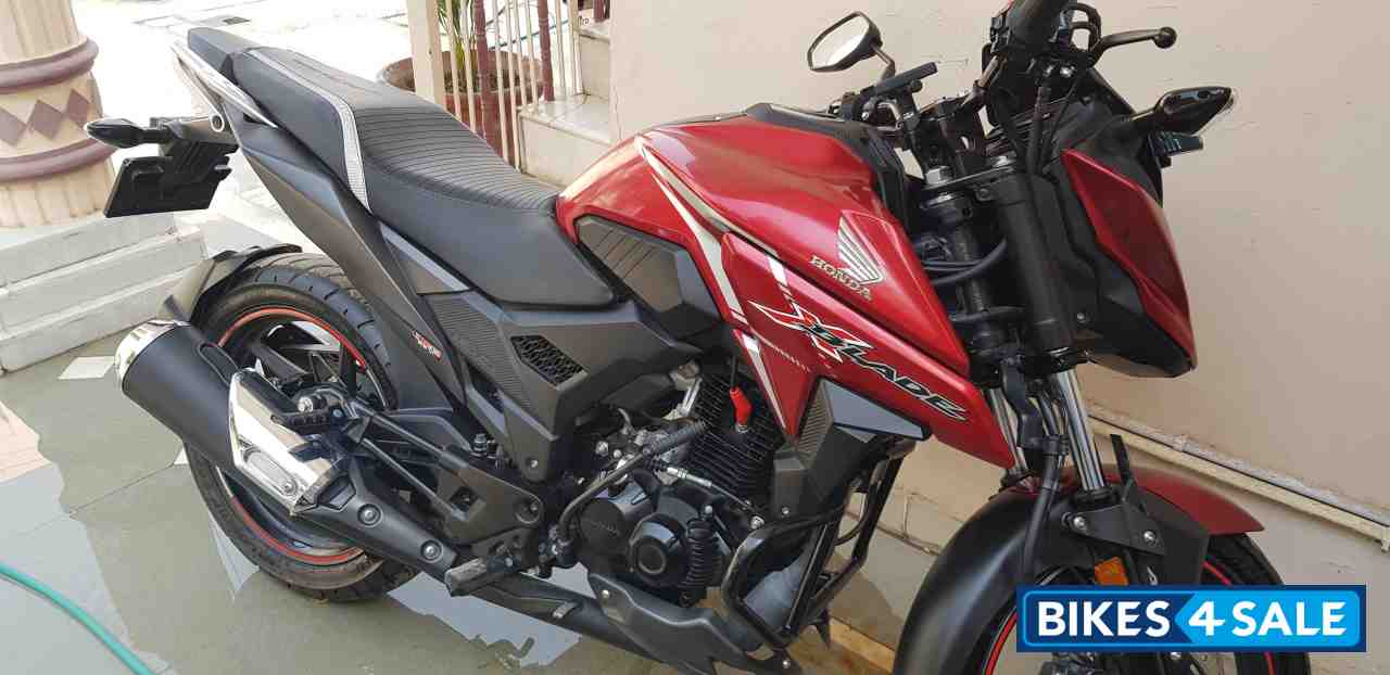 Red Honda XBlade BS6 Red Honda XBlade BS6