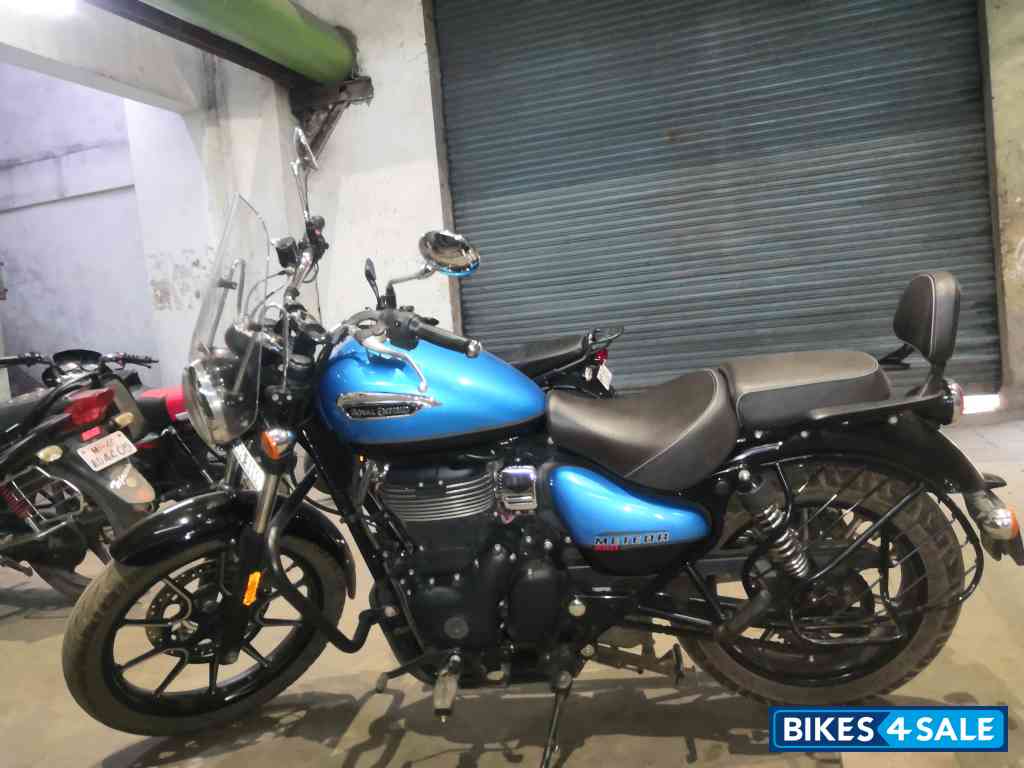 Blue Royal Enfield Meteor 350 Supernova