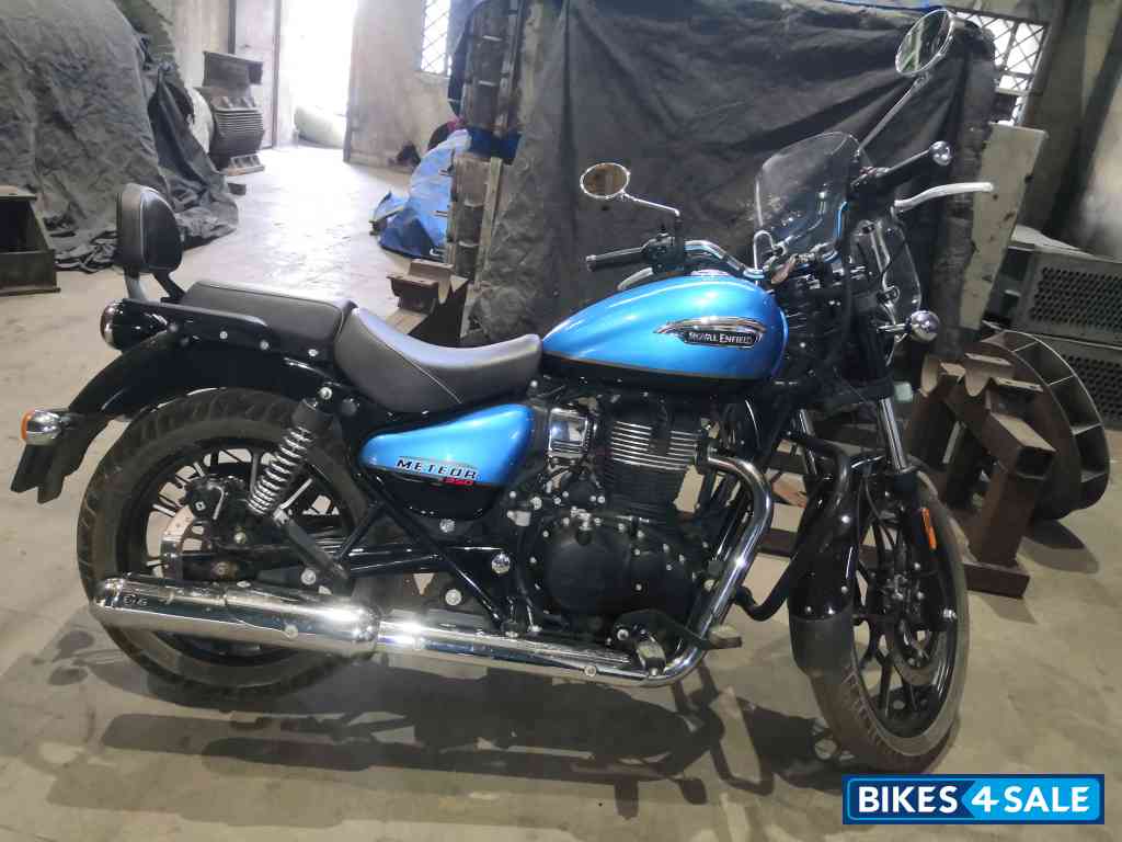 Blue Royal Enfield Meteor 350 Supernova