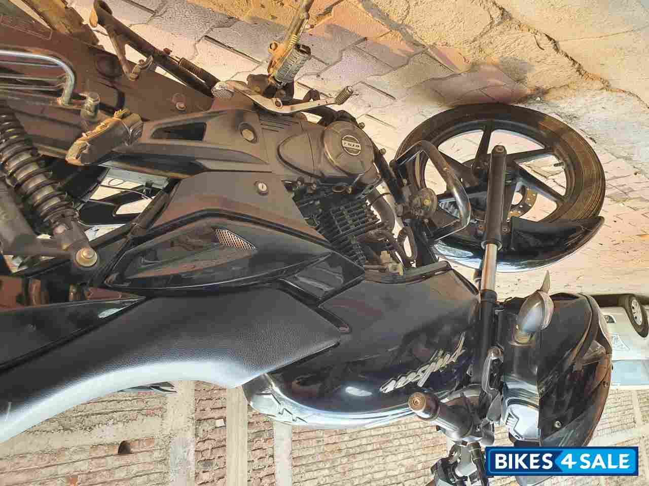 Ebony Black Bajaj Pulsar 150 DTSi