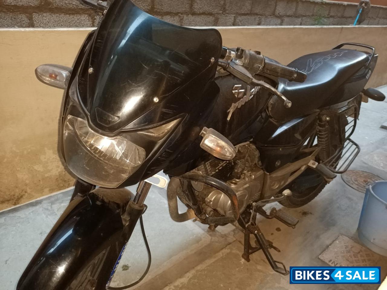 Black Bajaj Pulsar 150