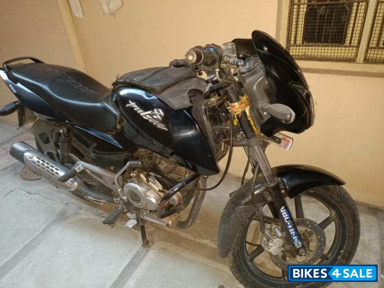 Black Bajaj Pulsar 150 Black Bajaj Pulsar 150