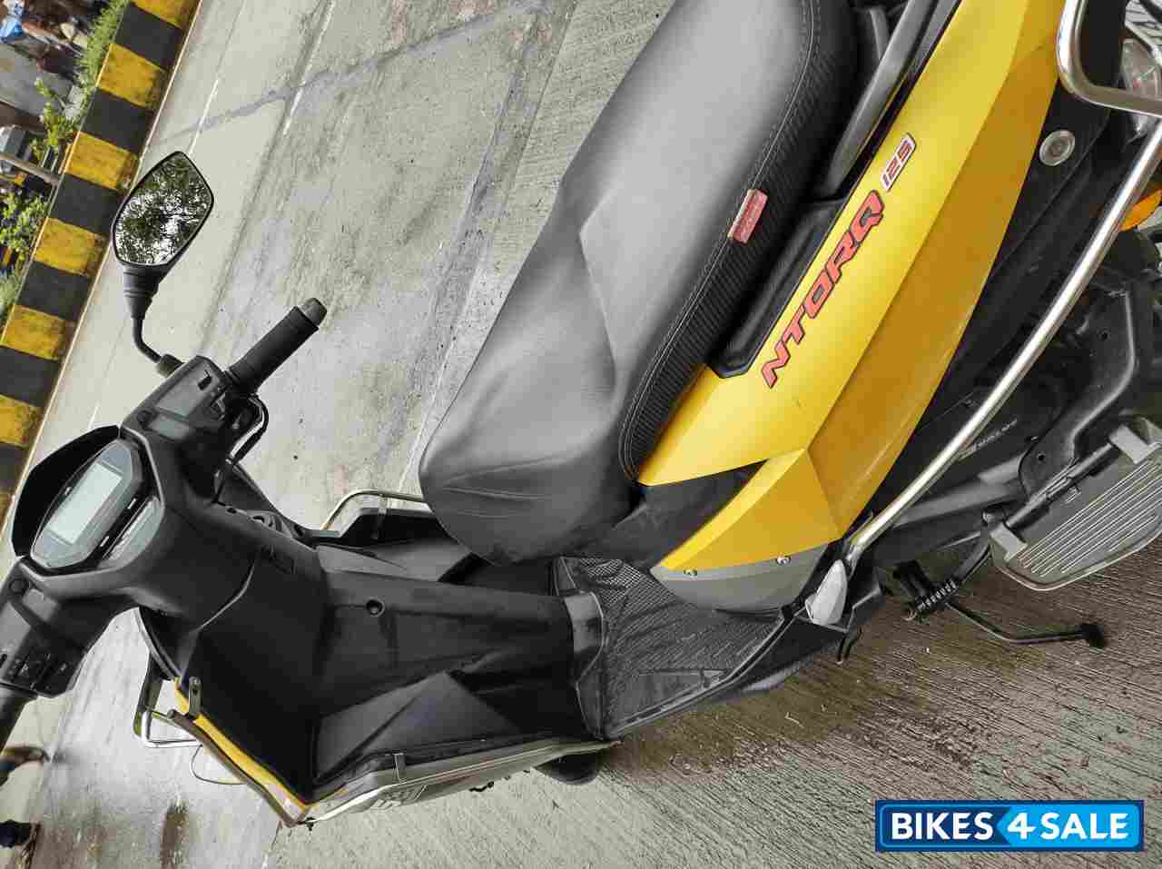 Golden N Grey TVS NTORQ 125 Golden N Grey TVS NTORQ 125