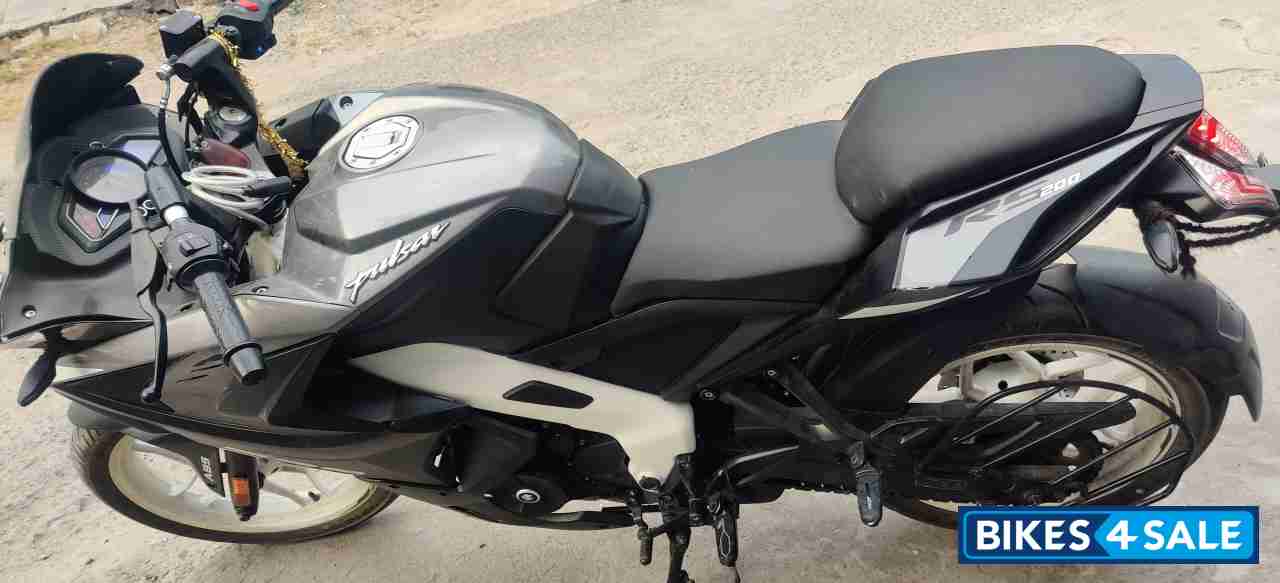 Bajaj Pulsar RS 200