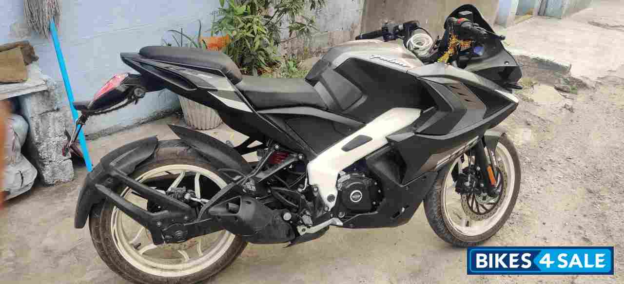 Bajaj Pulsar RS 200