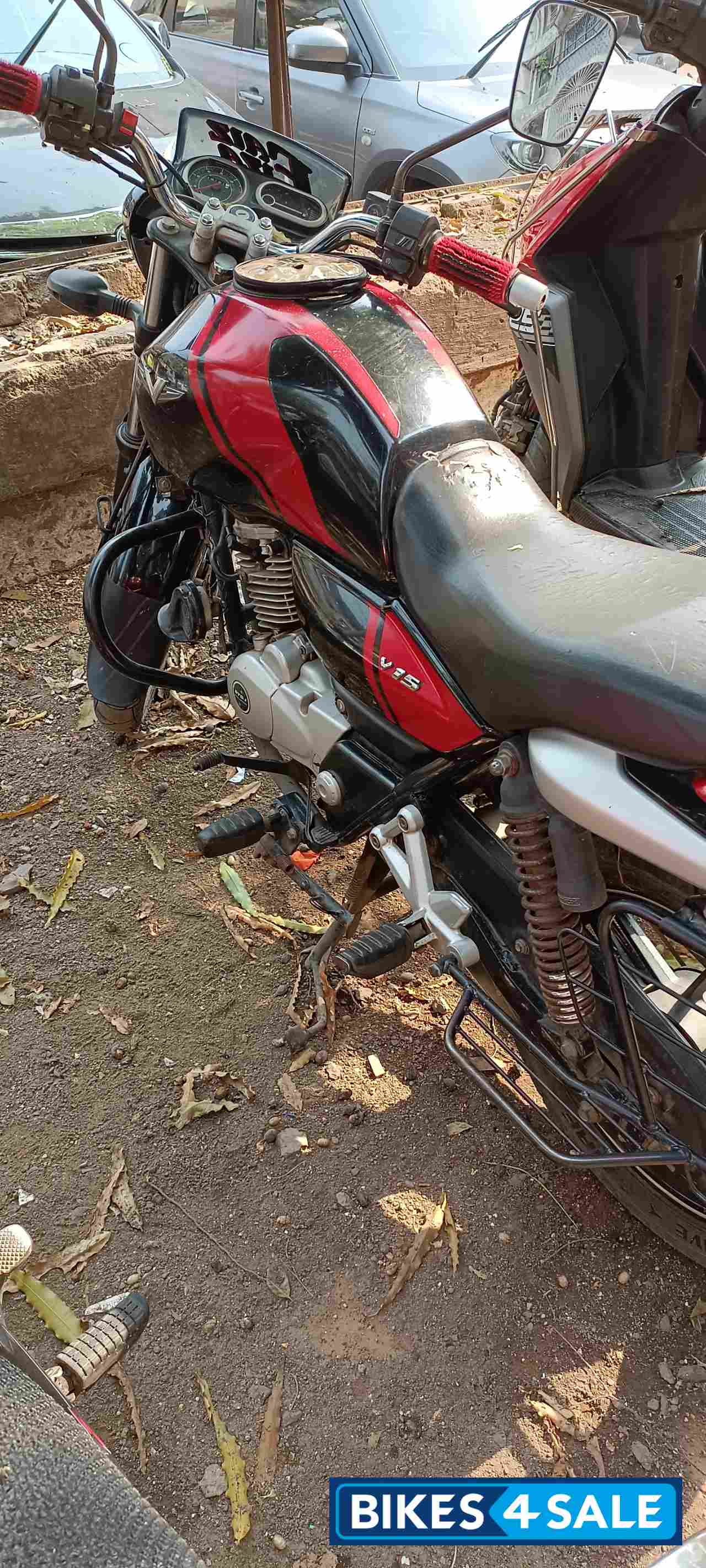 Bajaj V15