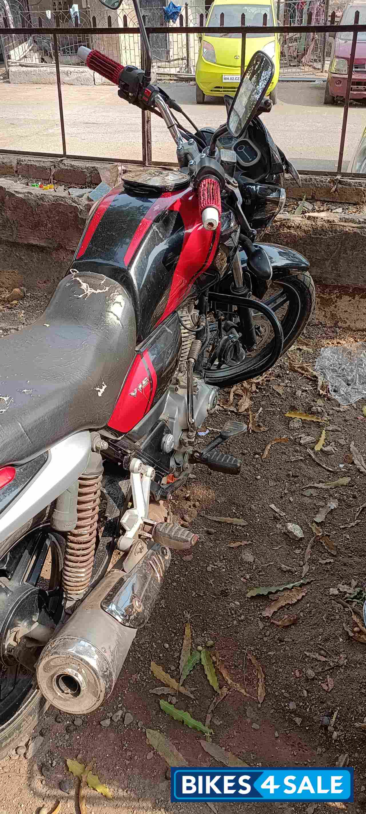 Bajaj V15