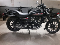 Bajaj Avenger Street 220