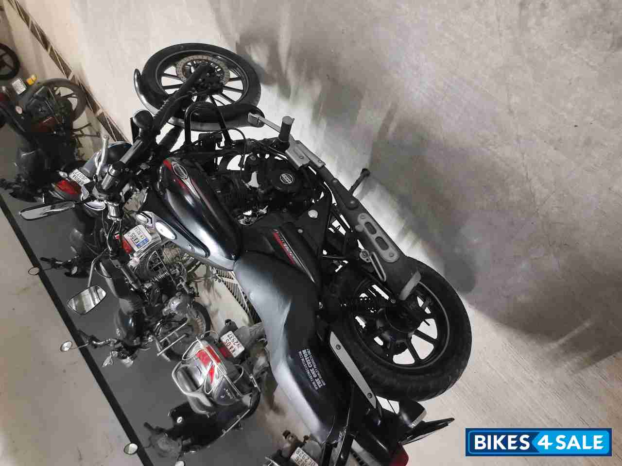 Bajaj Avenger Street 220