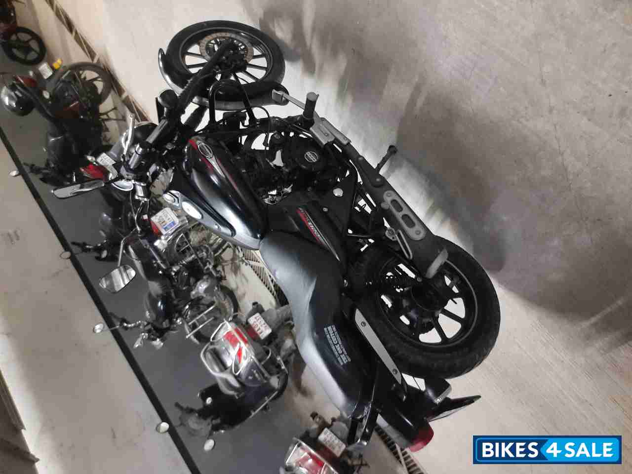 Bajaj Avenger Street 220