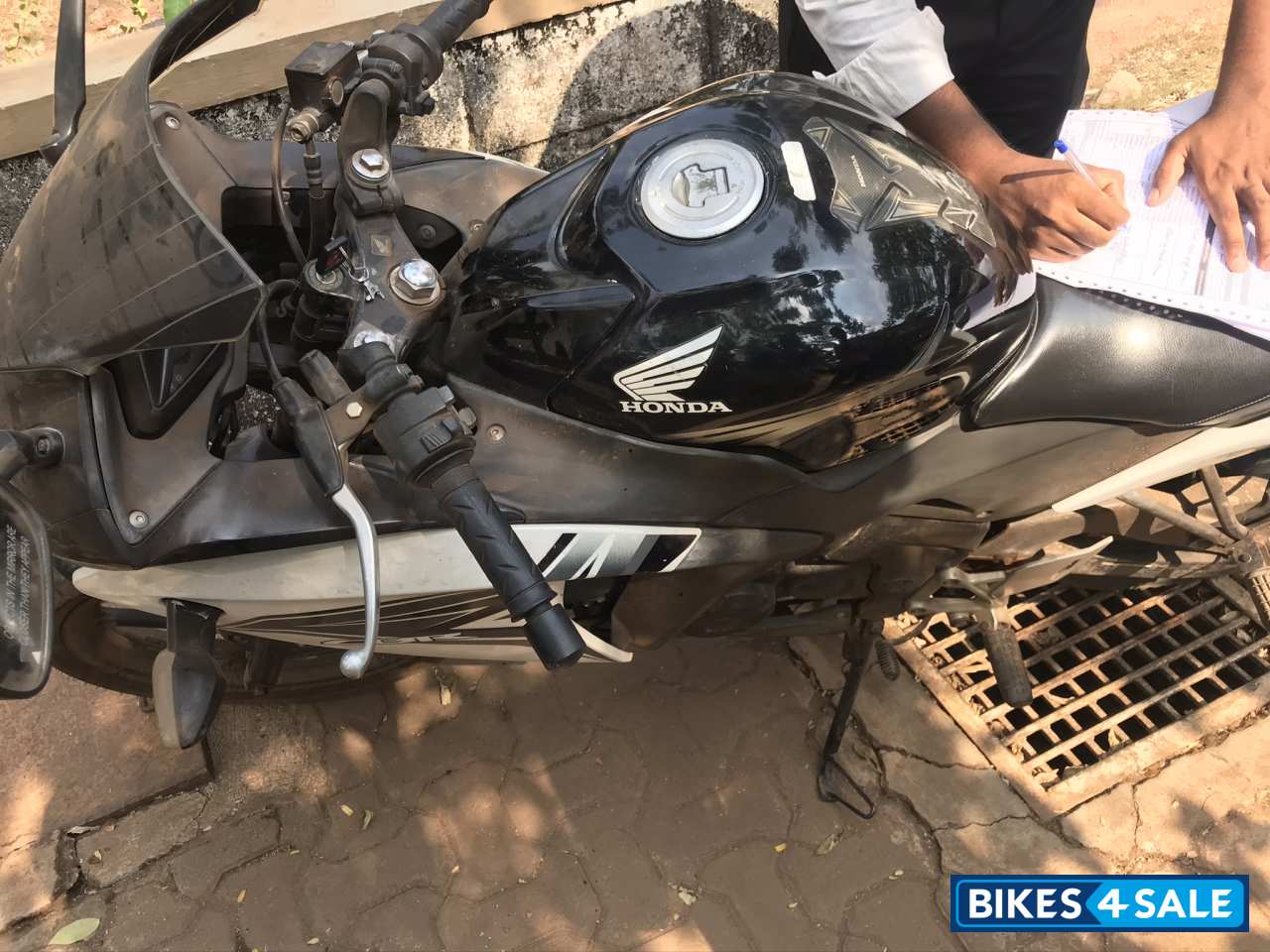 Black/white Honda CBR 150R