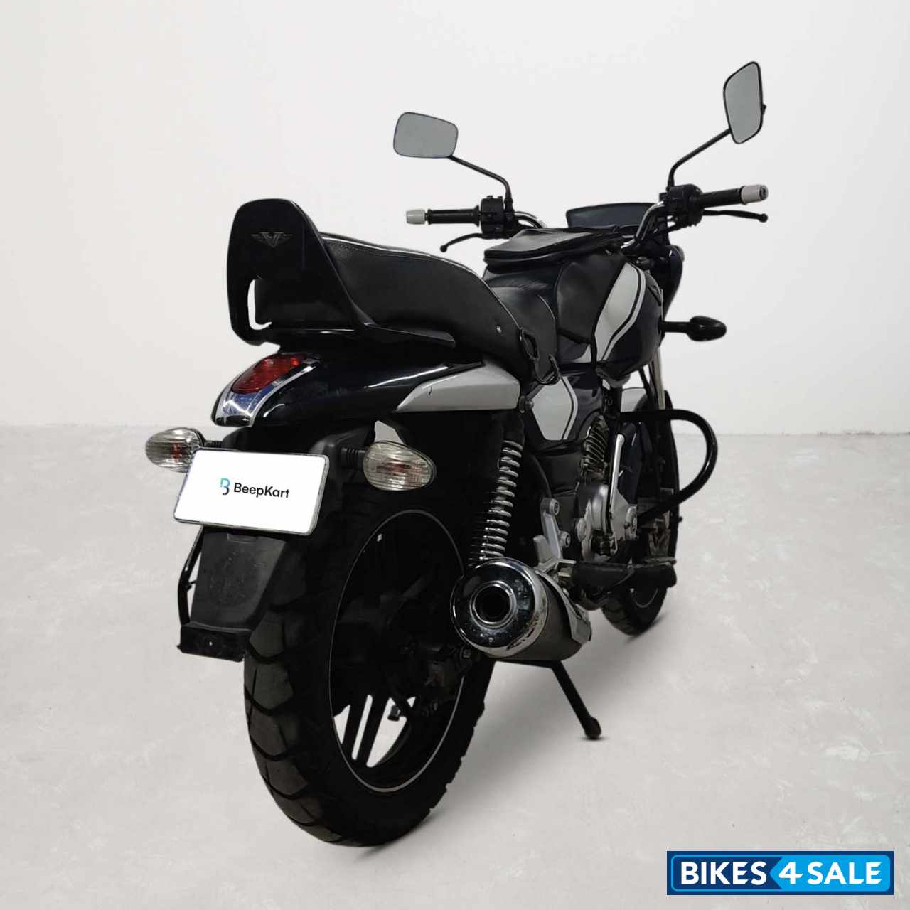 Bajaj V15