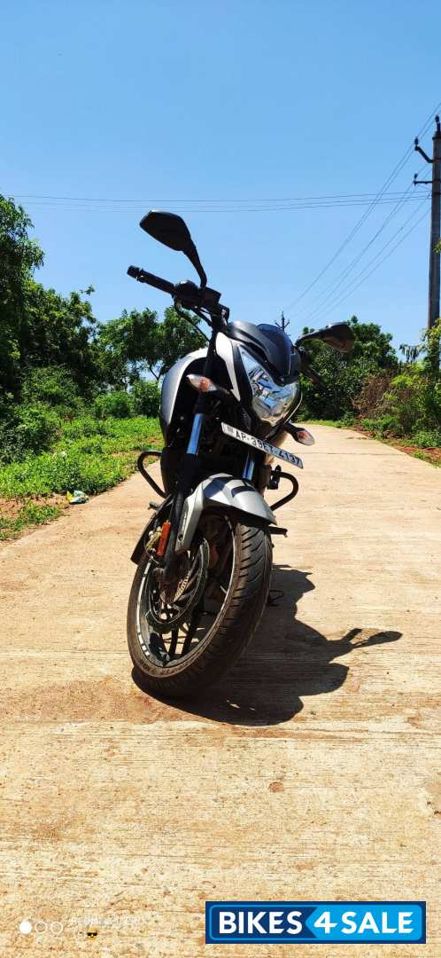 White Bajaj Pulsar NS 200 BS6
