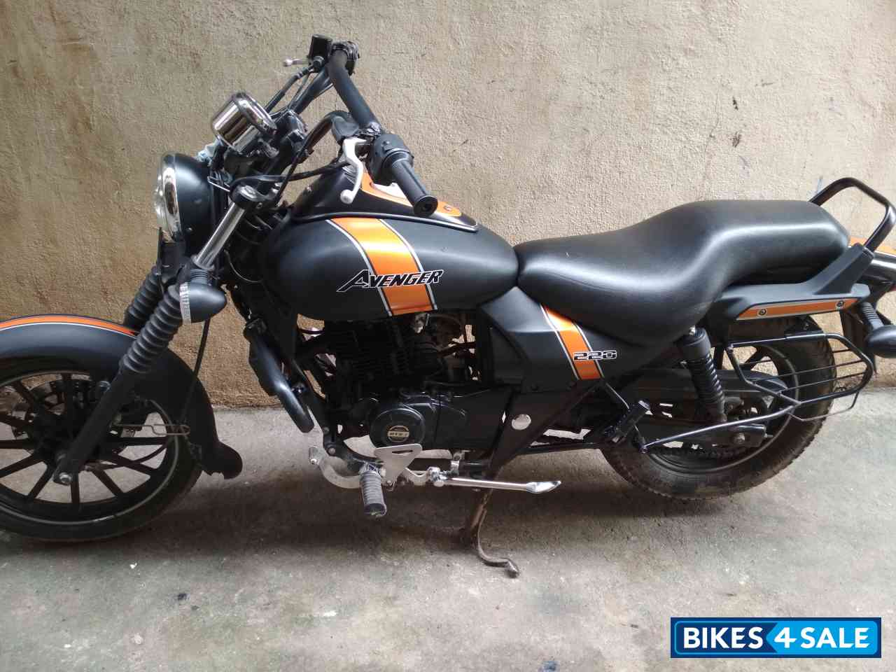 Bajaj Avenger 220 DTS-i