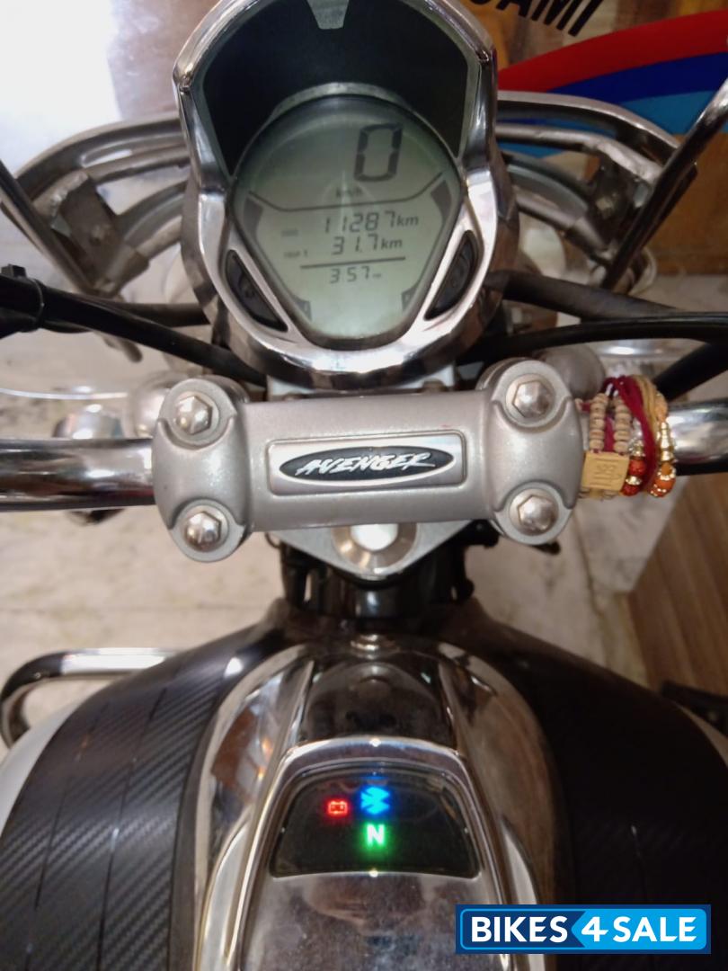 Black Bajaj Avenger Cruise 220 BS6