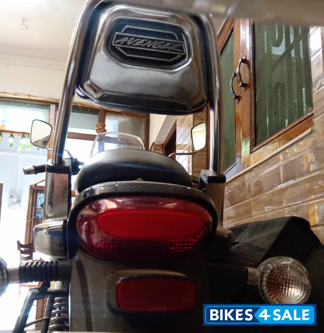 Black Bajaj Avenger Cruise 220 BS6