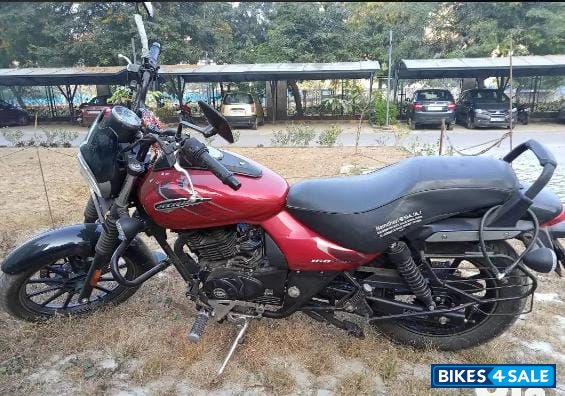 Red Bajaj Avenger Street 160