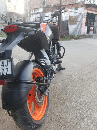 Orange KTM Duke 125