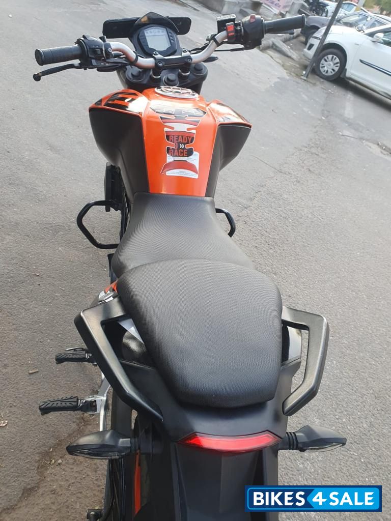 Orange KTM Duke 125