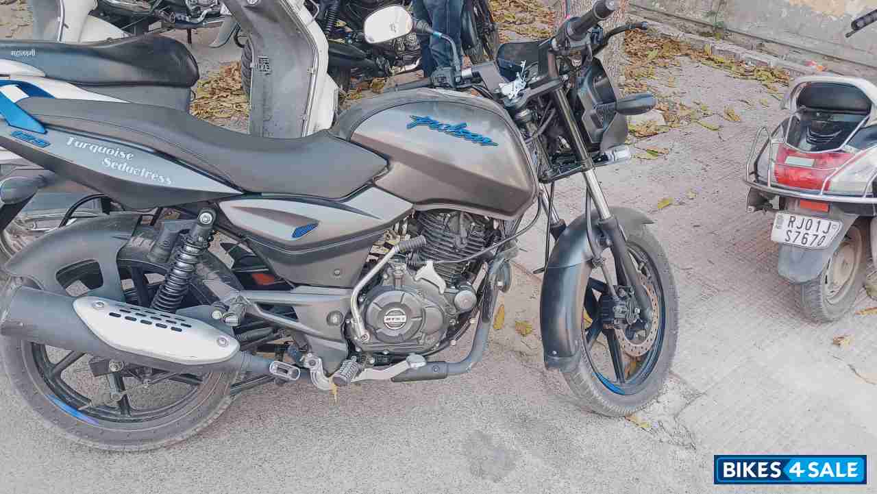 Bajaj Pulsar 125 Neon