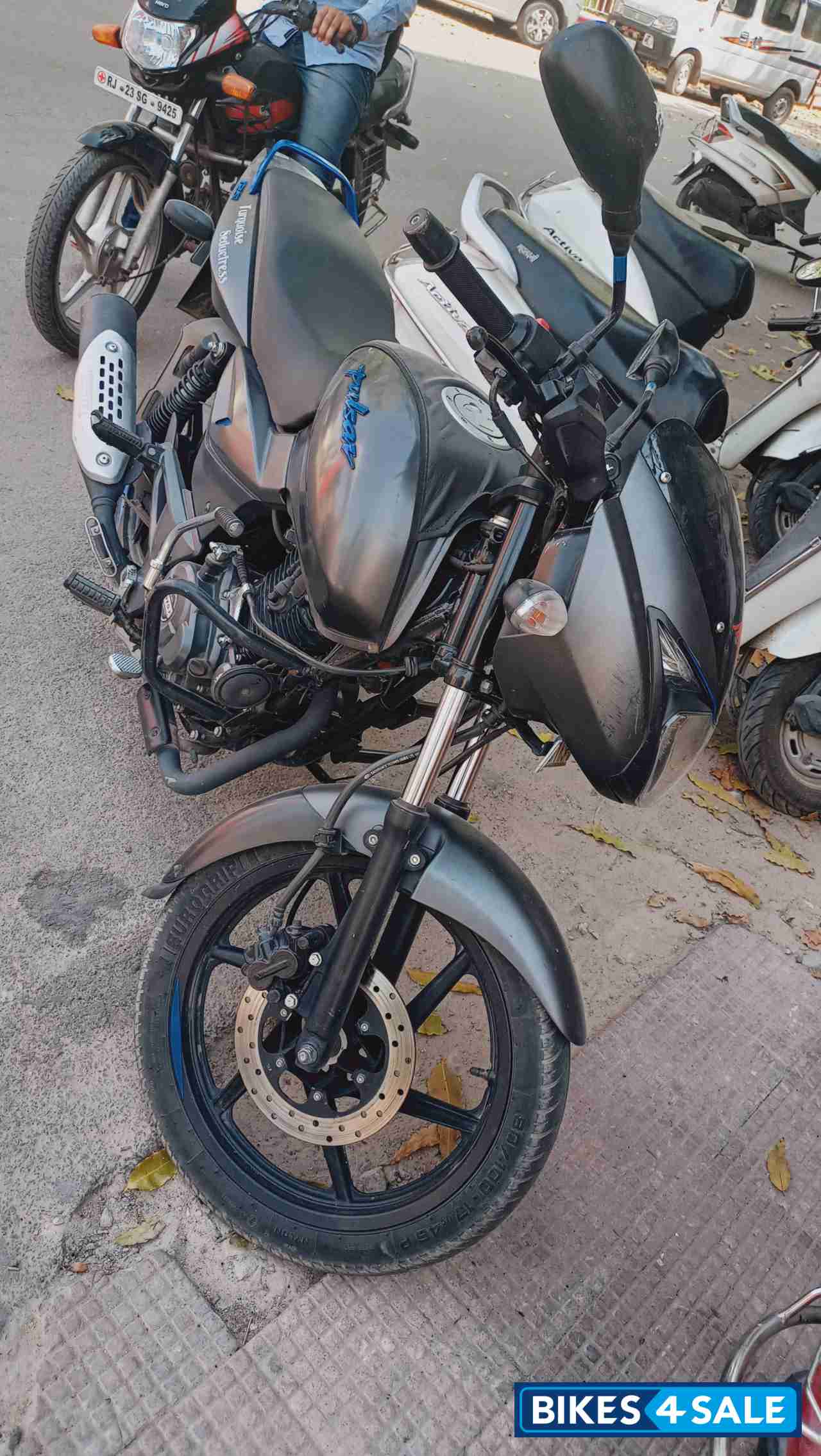 Bajaj Pulsar 125 Neon