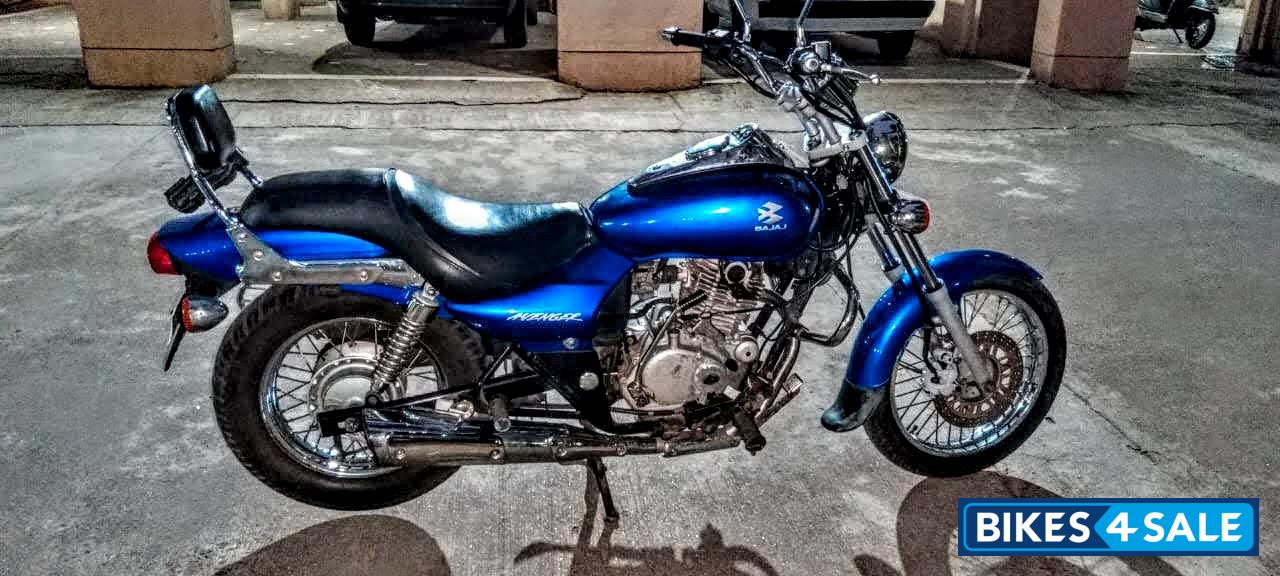Blue Bajaj Avenger 180 DTS-i