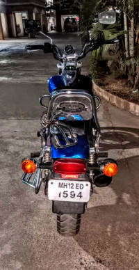 Blue Bajaj Avenger 180 DTS-i