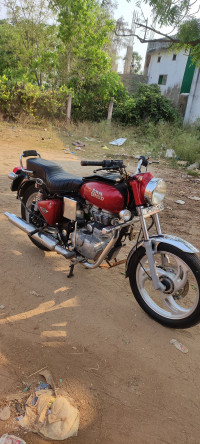 Maroon Royal Enfield Bullet Electra Twinspark