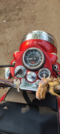 Maroon Royal Enfield Bullet Electra Twinspark